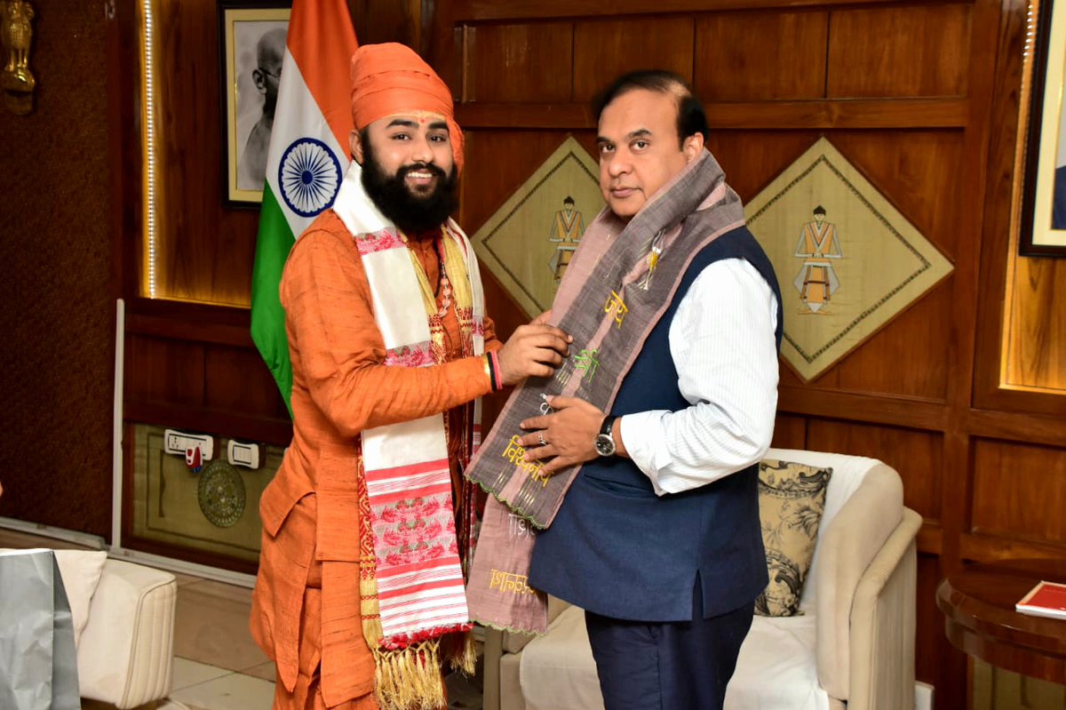 mahant_sumer's tweet photo. माँ भगवती के दिव्य तीर्थ क्षेत्र कामाख्या एवं गुवाहाटी प्रवास के दौरान असम के माननीय मुख्यमंत्री #HimantaBiswaSarma जी से मुलाकात कर कई माननीय मुख्यमंत्री जी से वार्तालाप हुए वा साथ ही माँ कामाख्या देवी माता की कृपा सदैव आप श्री जी पर बनी रहें वा आपका सर्वथा मंगलमय हो। https://t.co/n1MwImbRYN