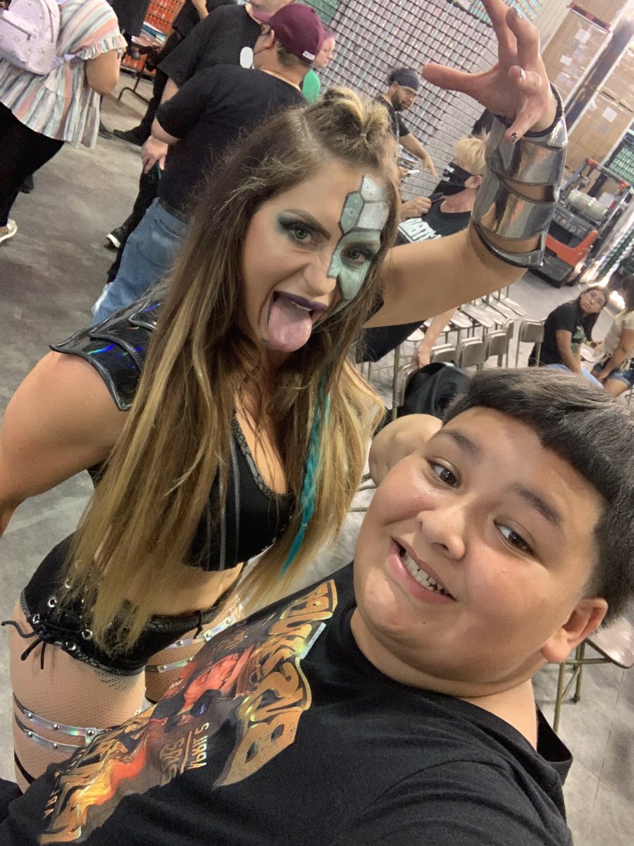 LooseChange_305's tweet photo. Good luck tonight @JENNACIDE000 🤟🏾 https://t.co/QJNa67uSlk