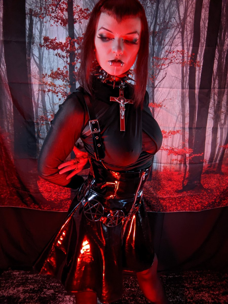 Misty mountains cold
#tiktoktop #goth