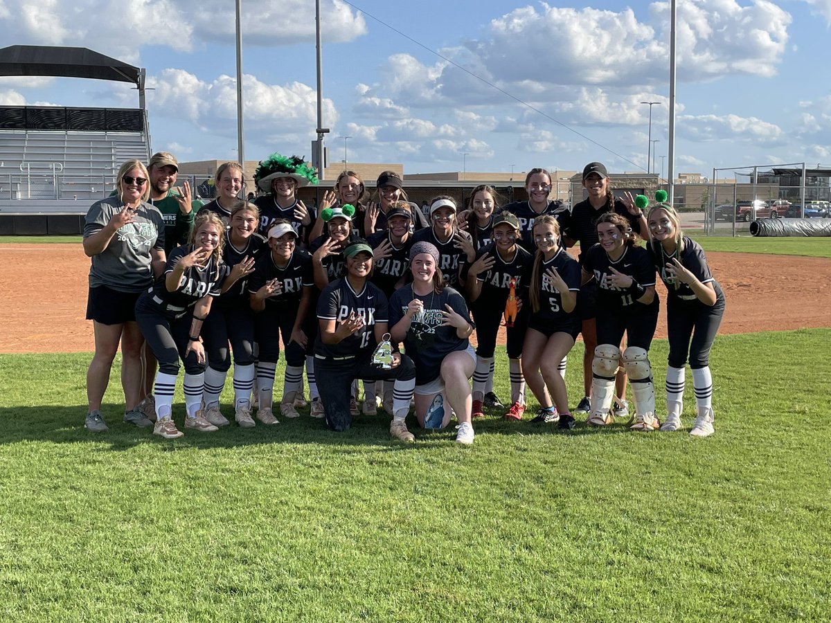 HumbleISD_KPHS's tweet photo. Congratulations Softball! Regional Quarterfinal Champs! Moving on the Round 4 of Playoffs! We are so proud of you! @KParkSoftball https://t.co/gHa7xeDS2l
