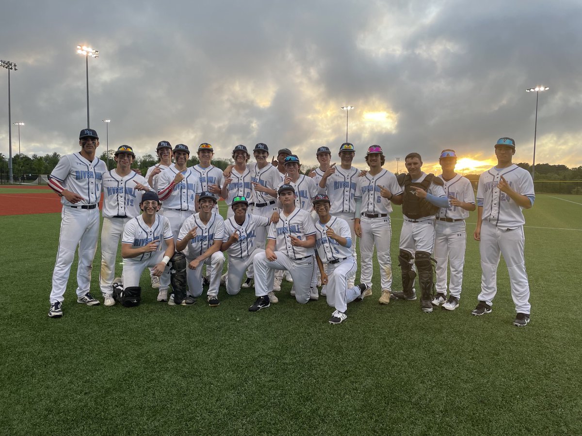 RHHSVBASEBALL's tweet photo. Win and advance! 6-5 over a tough Atholton squad! 1-0 ever day. Win your last game! ⁦@AthleticsRHHS⁩ ⁦@PBRMaryland⁩ ⁦@Xposure_Sports⁩ ⁦@jacobstein23⁩ https://t.co/4gpqjnZWSJ
