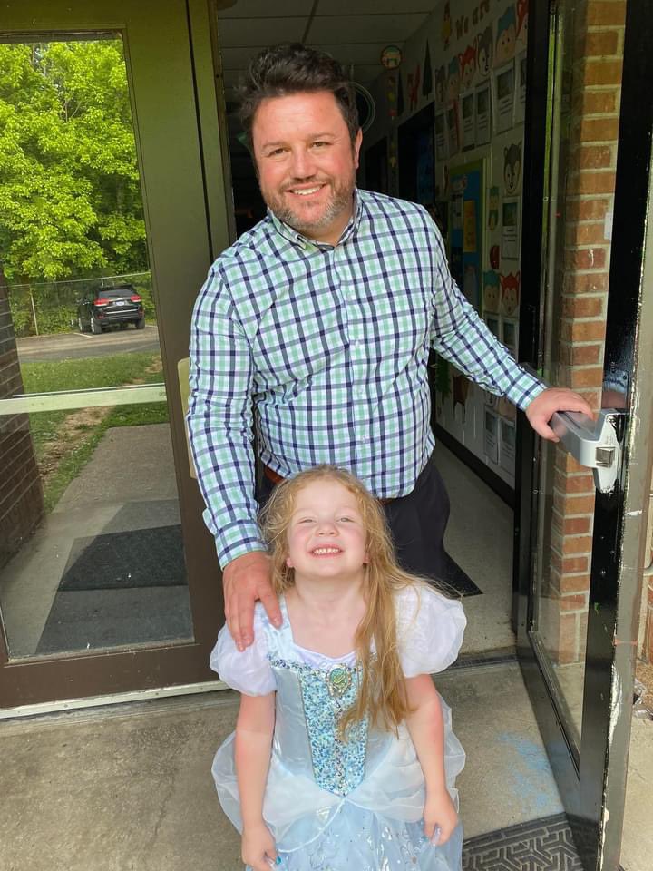 CrispMika's tweet photo. Daddy got to take his little girl to her first prom tonight. #Priceless https://t.co/ckA1NgzqSB