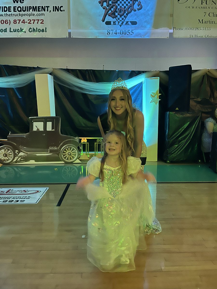 CrispMika's tweet photo. Daddy got to take his little girl to her first prom tonight. #Priceless https://t.co/ckA1NgzqSB