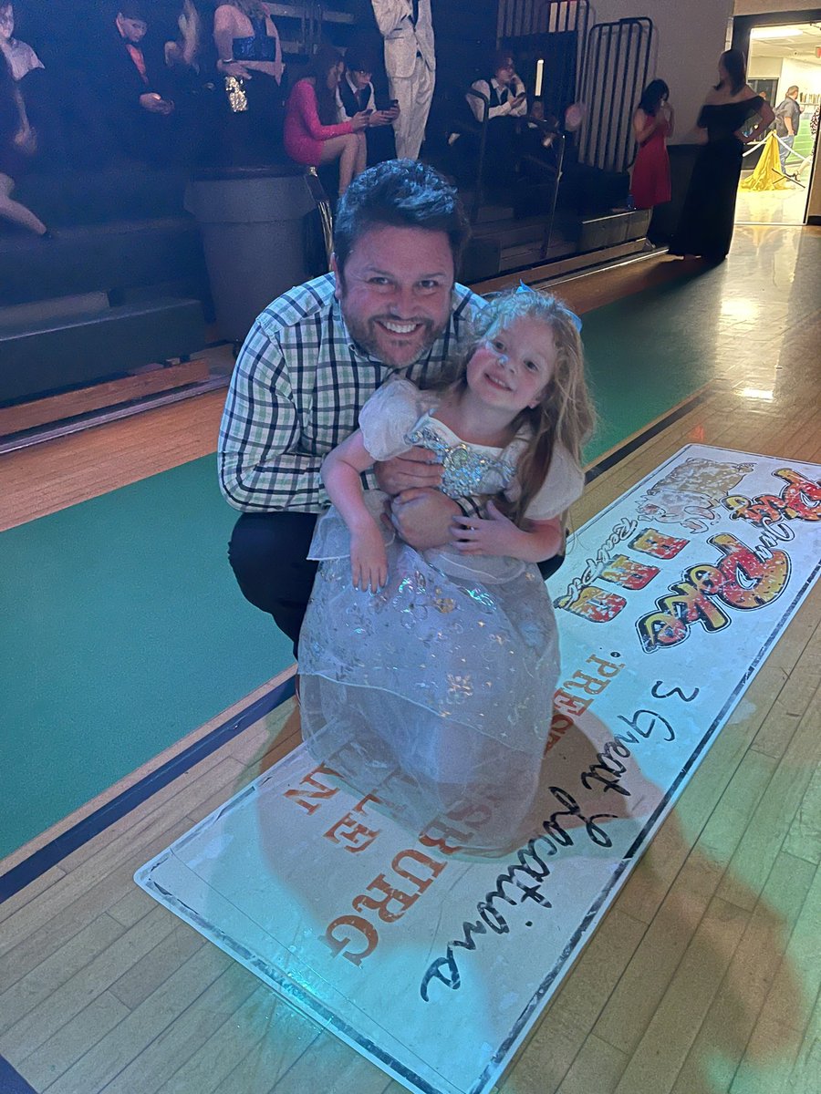 CrispMika's tweet photo. Daddy got to take his little girl to her first prom tonight. #Priceless https://t.co/ckA1NgzqSB