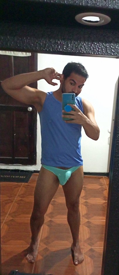 Ejhose's tweet photo. Llegar del job, a quitarse la ropa y "echarte foticos" jaja. (También a dormir)
.
.
✌️ https://t.co/PdcasDDaeG