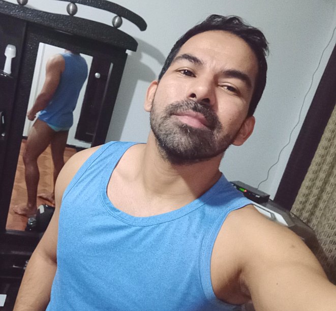 Ejhose's tweet photo. Llegar del job, a quitarse la ropa y "echarte foticos" jaja. (También a dormir)
.
.
✌️ https://t.co/PdcasDDaeG