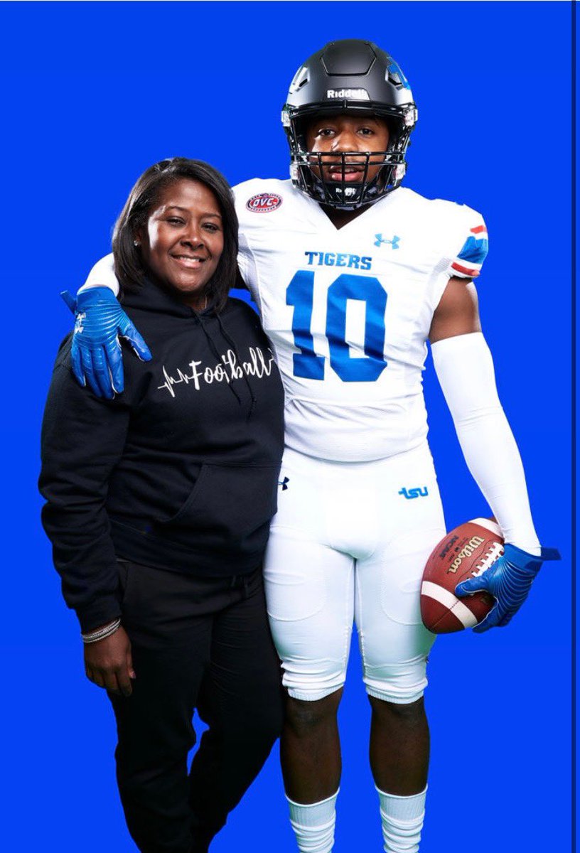 RayShawnPoole1's tweet photo. #Graduationdayloading #TSU #Signed #Committed we coming #Classof2022 https://t.co/6ZeHhCjPkW
