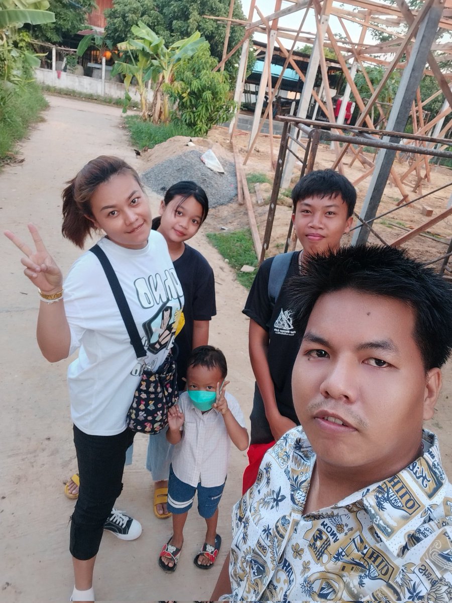 MontongRati's tweet photo. " ครอบครัวสุขสันต์ "
พ่อ แม่ ลูก ลูก หลาน https://t.co/Vp0JQcUq2E