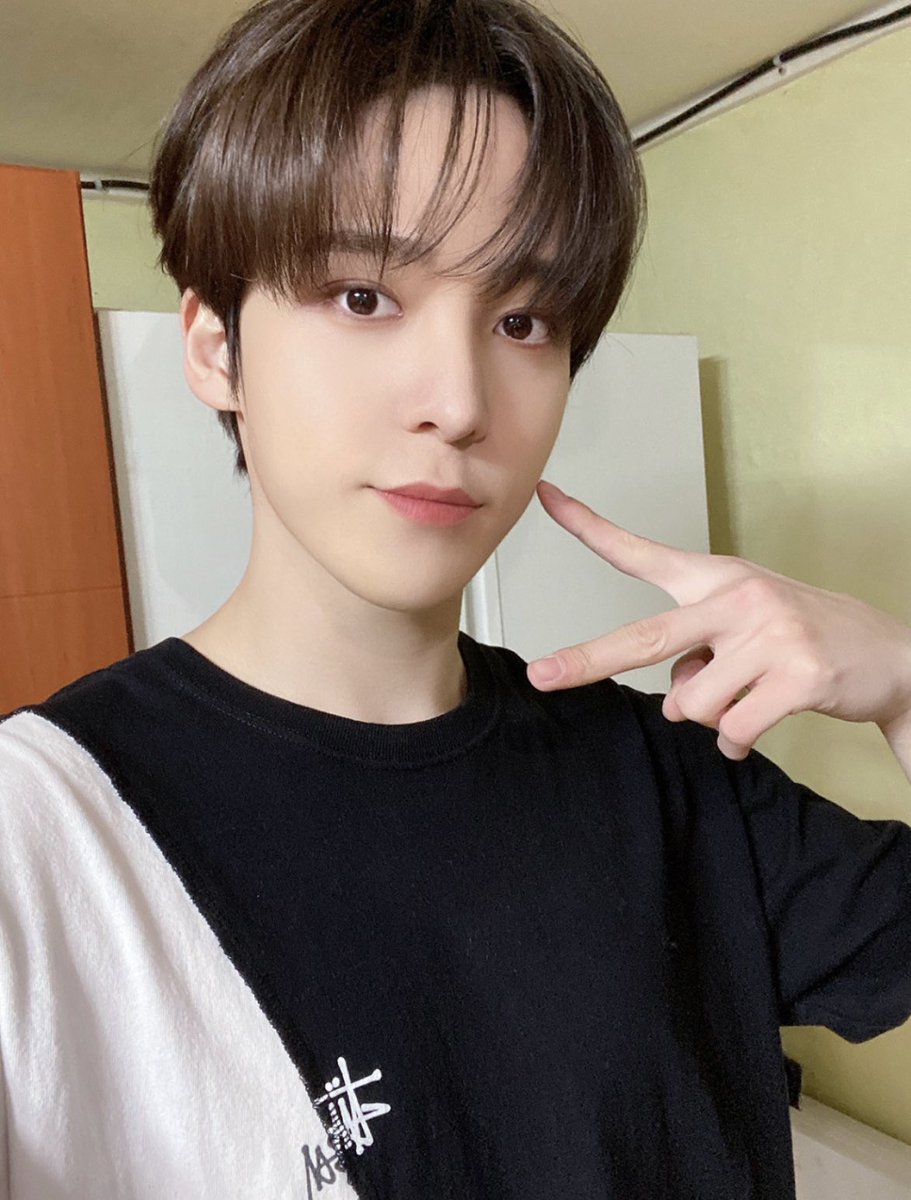 ✩✩✩✩✩

Another tiring day yet to go by~ 🎶