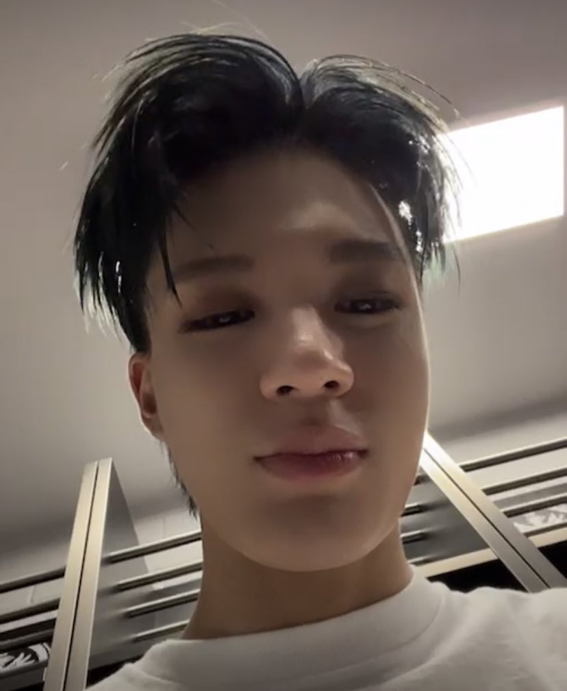 puppynonojung's tweet photo. แม่่่่่ ฮึ่ย กลับกล้องหลังยังงายยย https://t.co/Rp21bZnZPB