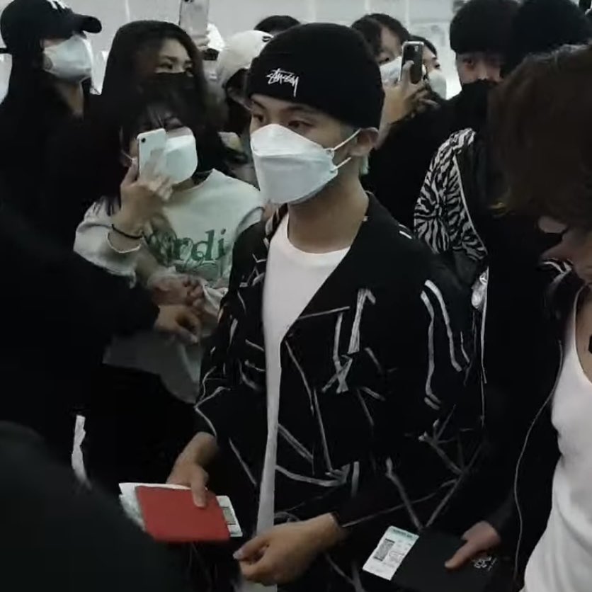 SUHLOOK's tweet photo. johnmark’s bff passports 🥹

#JOHNNY #쟈니 #ジャニー  #NCT127 https://t.co/jlHvIi2upz