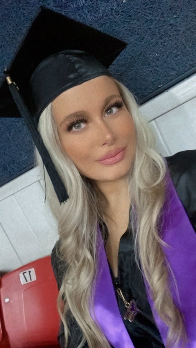 JayCee_Flowers's tweet photo. Officially a KWU Alumni 👩🏼‍🎓🩺

BSN ✅
NCLEX is next 🎉 https://t.co/0igcIrKUcj