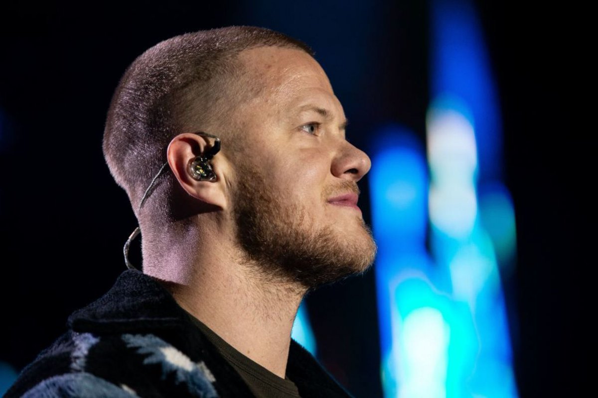 NazarenkoAnna's tweet photo. Dan Reynolds at the #Eurovision song contest. I bet he was the host. https://t.co/YaYBV8C0fY