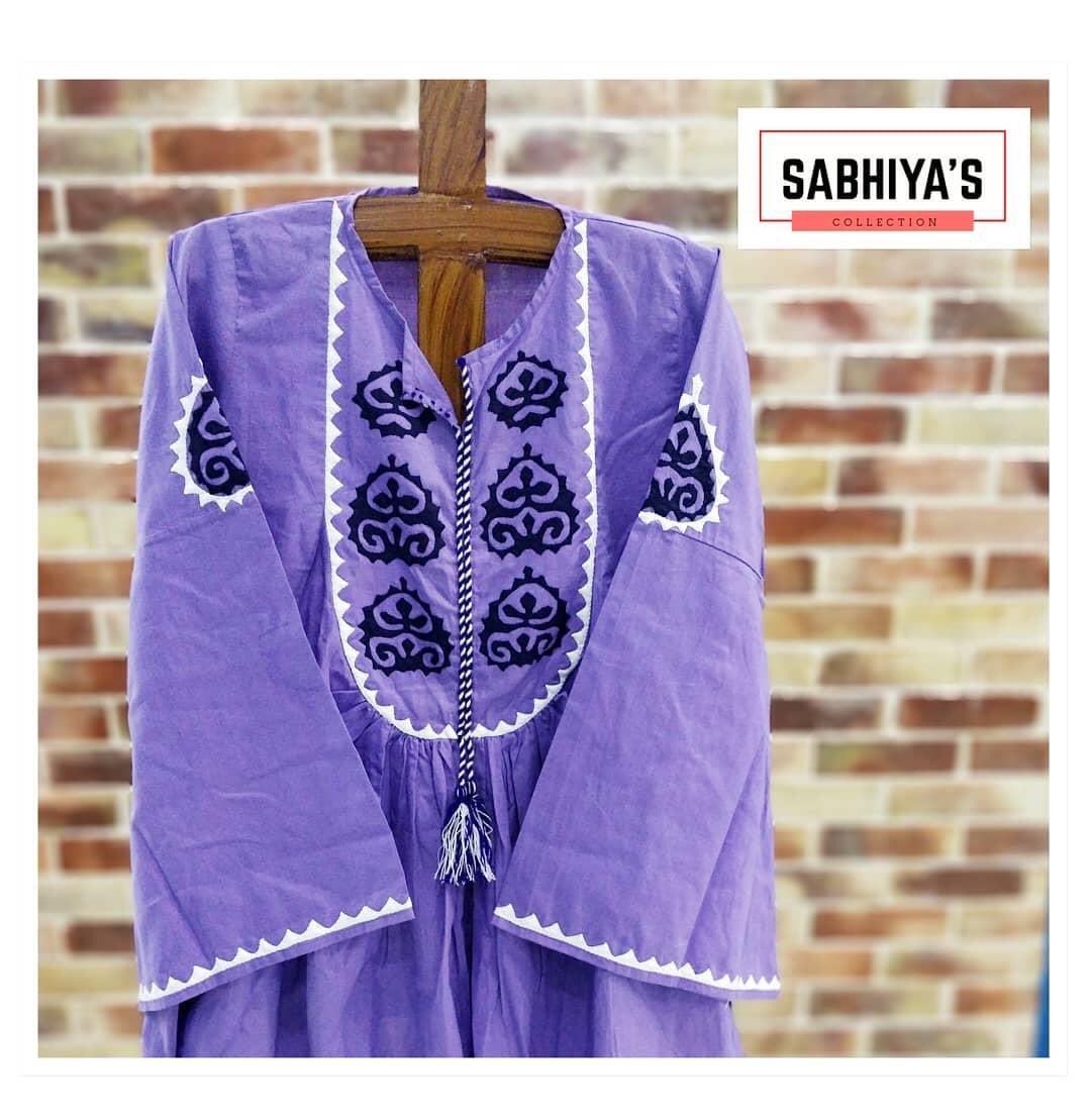 sabhiya_s's tweet image. Lavender colored handmade shirt with navy blue and white appliqué work. WhatsApp : +92-316-3686712, FB: @SabhiyasCollection, Instagram: @sabhiyascollection #handmadewithlove #appliquework #WomenEmpowerment #WomensArt #womenentrepreneurs