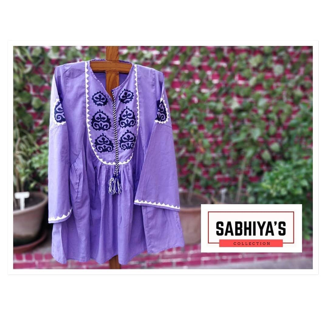 sabhiya_s's tweet image. Lavender colored handmade shirt with navy blue and white appliqué work. WhatsApp : +92-316-3686712, FB: @SabhiyasCollection, Instagram: @sabhiyascollection #handmadewithlove #appliquework #WomenEmpowerment #WomensArt #womenentrepreneurs