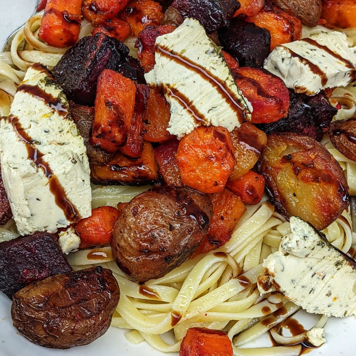 Simple #vegan din :) roasted root veggies, pasta and some nice vegan cheese, all drizzled in balsamic glaze / instagram.com/p/CdjVmcTvxxB/