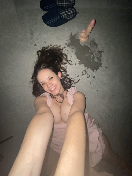 made myself squirt with only my fingers :)) tell me how proud you are https://t.co/tN7TZUcGeT