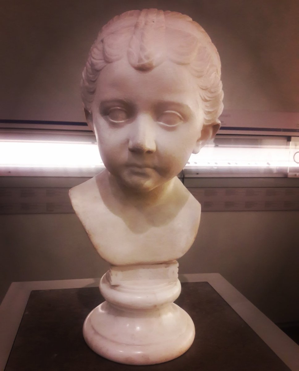 SokolowskiLuk's tweet photo. Roman marble bust of a girl. Between 1st century BC and 1st century AD. Elaborate modelling of hairdo. Splendid portrait of late Republican/early imperial aristocrat.
@Muzeum_Narodowe
#NocMuzeow2022
#RomanPortrait https://t.co/F2mllxHdf3