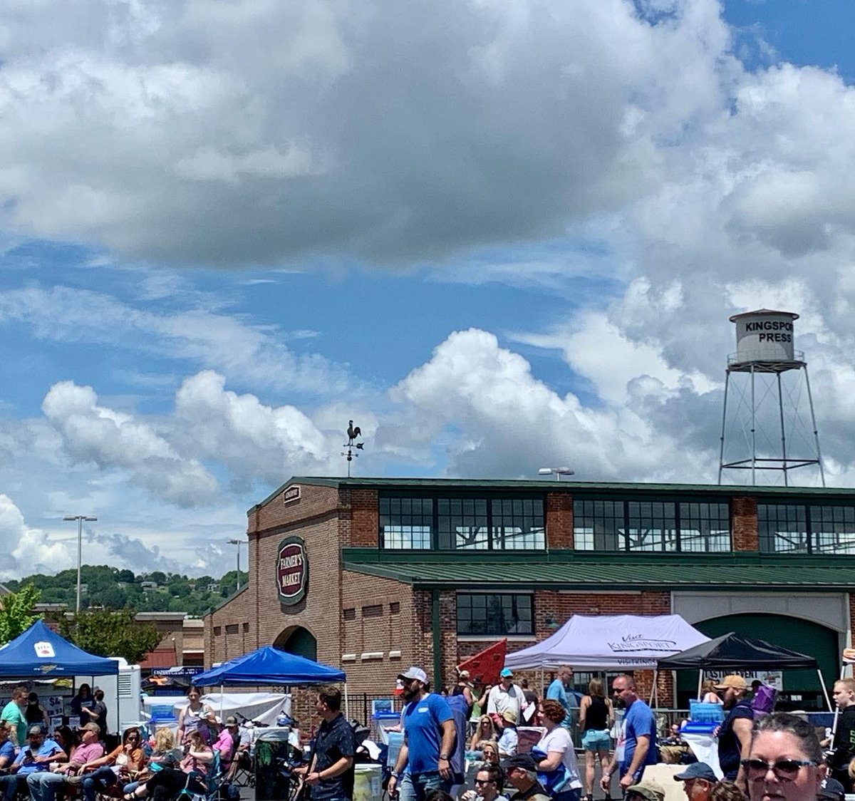 ETSU90's tweet photo. Fun day in #myhometown #KingsportTN attending @RacksByTracks with @abcrowley90 & @CarlaChildress #GoodBBQ #GoodMusic #GoodDrinks and lots of fun with #EastTennesseeLiving https://t.co/9KDVuxoO7K
