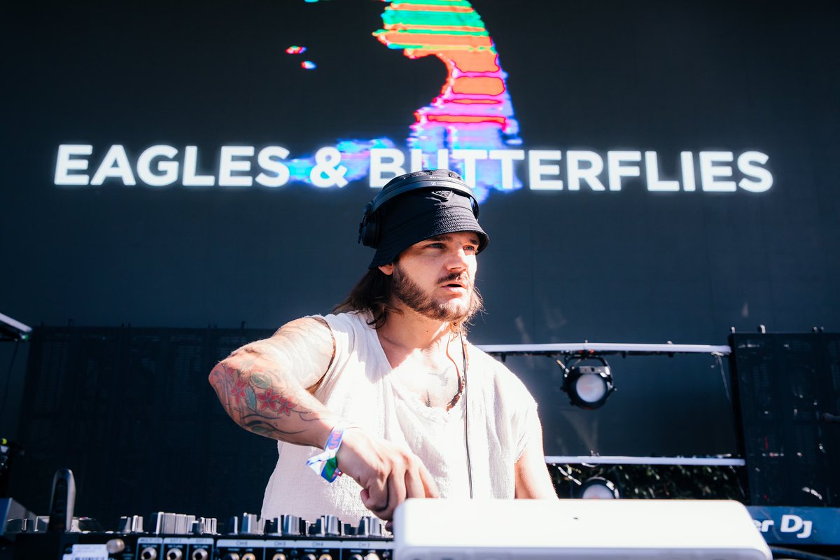 FNGRSXCRSSD's tweet photo. Off to a solid start with @MrButterflies #DAYMVS @Tourist @tsha909 @cannonstheband @Jon_Hopkins_ @Bobmosesmusic up next!
Limited tickets at the door! https://t.co/xSNNp67XTn