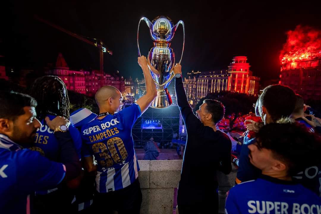 Que foto do caralho, linda linda 💙