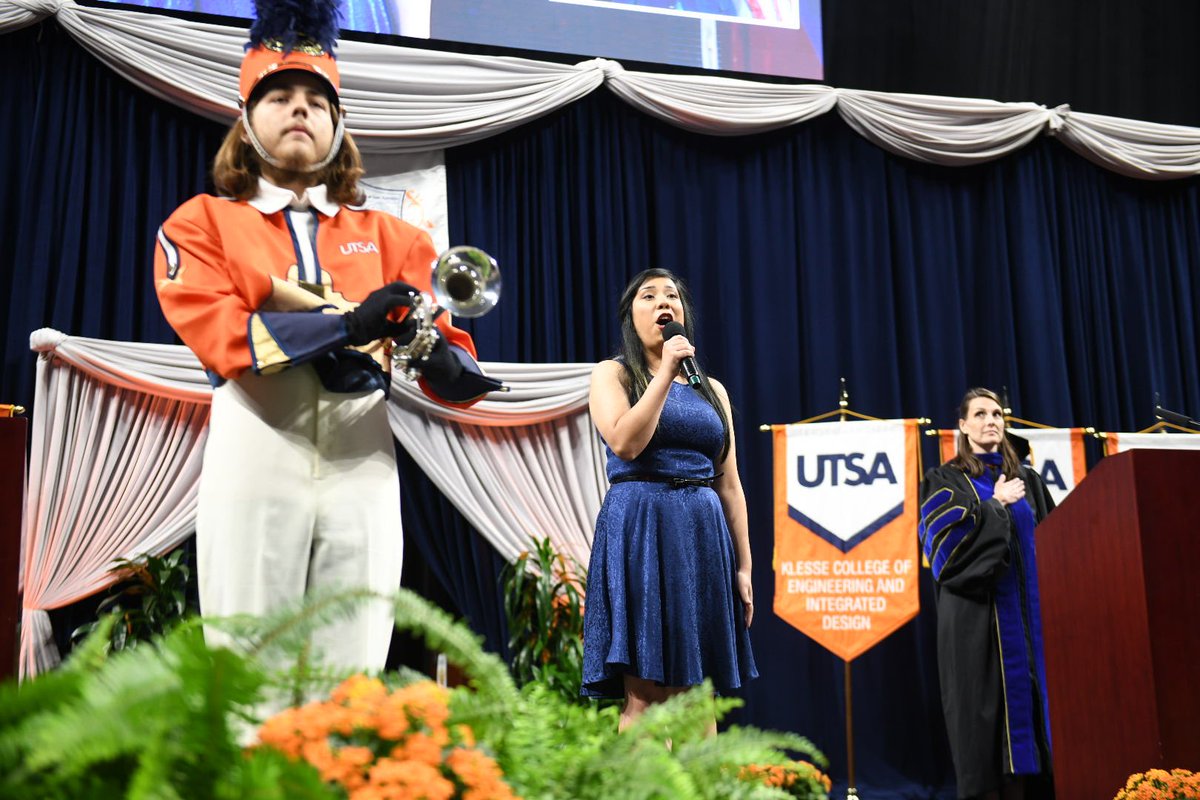PresidentEighmy's tweet image. My favorite day of the year! #UTSAGrad22 Congrats to all our graduates!
