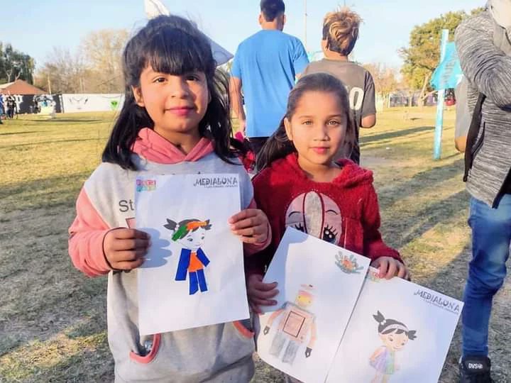 EncuentroMerlo's tweet photo. 💙 Merienda, juegos, deporte  y música para lxs niñxs de #AltosDeMerlo

➡️ Hoy junto a compañerxs, amigxs y familias, compartimos una tarde de merienda, fútbol y actividades recreativas en la plaza del barrio.

✌️ Seguimos construyendo más #NuevoEncuentro.
 
@juvenemerlo 💙 https://t.co/zTnmNtt5HB