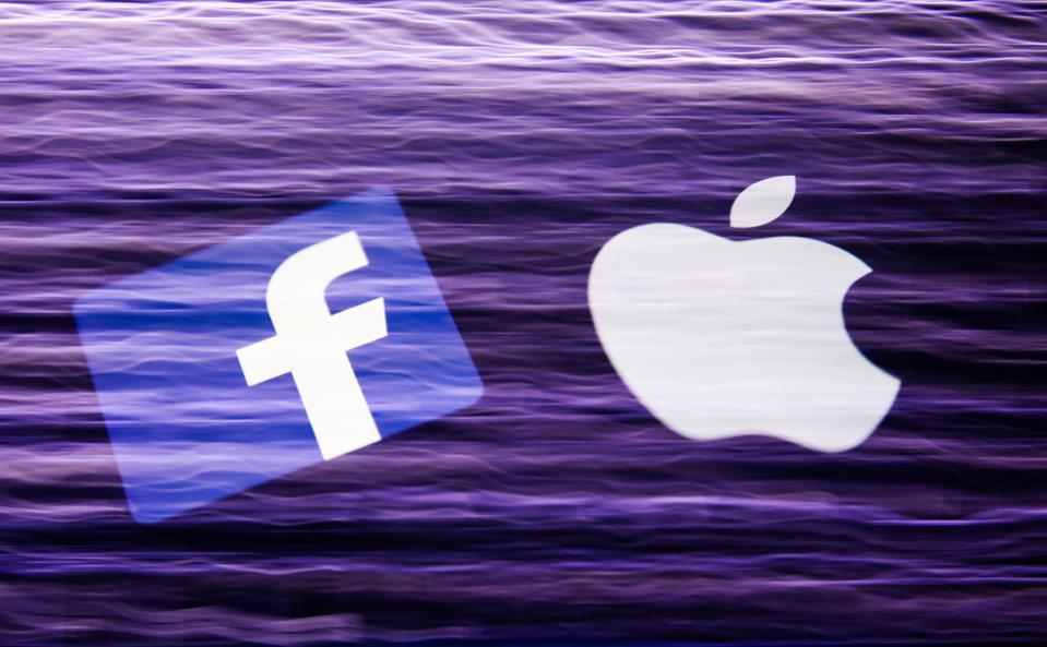 Forbes's tweet photo. Apple Issues Stunning New Blow To Facebook With Surprise Report https://t.co/5cwb7yuUL5 https://t.co/eaUnBxiDWm