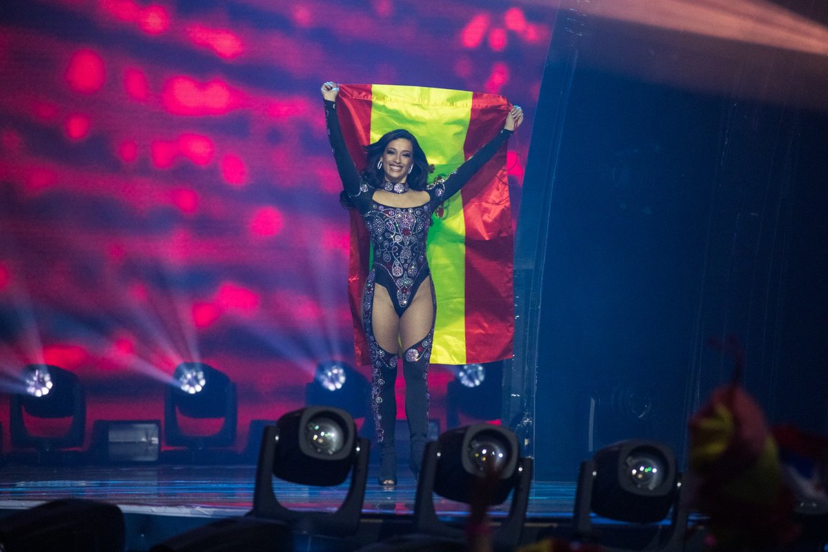 eurovision_tve's tweet photo. España se ofrece para albergar el Festival de #Eurovision 2023. 🤩

¡Nos lo han confirmado @MariaEizaguirre y @evamora_tve! #EurovisionRTVE 

https://t.co/S1ytUsp239 https://t.co/EBh0hGSY1I