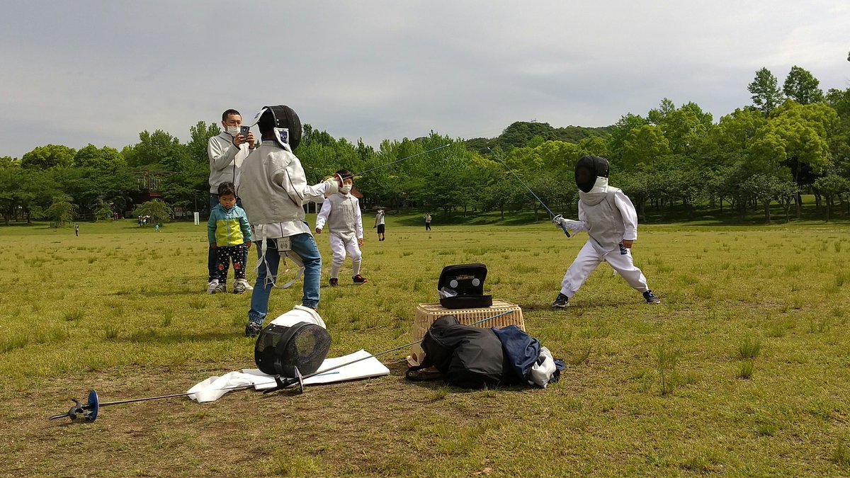 westkobefencing's tweet photo. 『第1回青空ゲリラフェンシング』実施中！！

https://t.co/mgYslm7CeB

#フェンシング #兵庫県 #神戸市 #垂水 #須磨 #長田 #灘 #東灘 #西区 #北区 #芦屋 #明石 #加古川 #高砂 #西宮 #三木 #三田 #稲美町 #播磨町 #スポーツ #生涯スポーツ #世代間交流 #メンバー募集中 #初心者大歓迎 #しあわせの村 https://t.co/QdtiVuE3bq