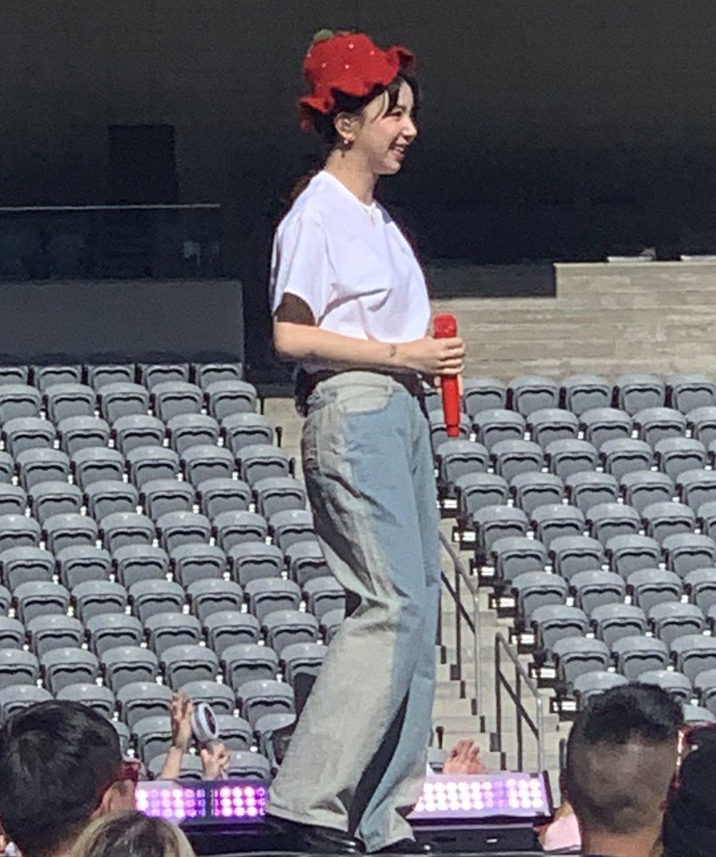 chaeyoungspics's tweet photo. chaeyoung and her strawberry hat https://t.co/6Q7EEI4MjS