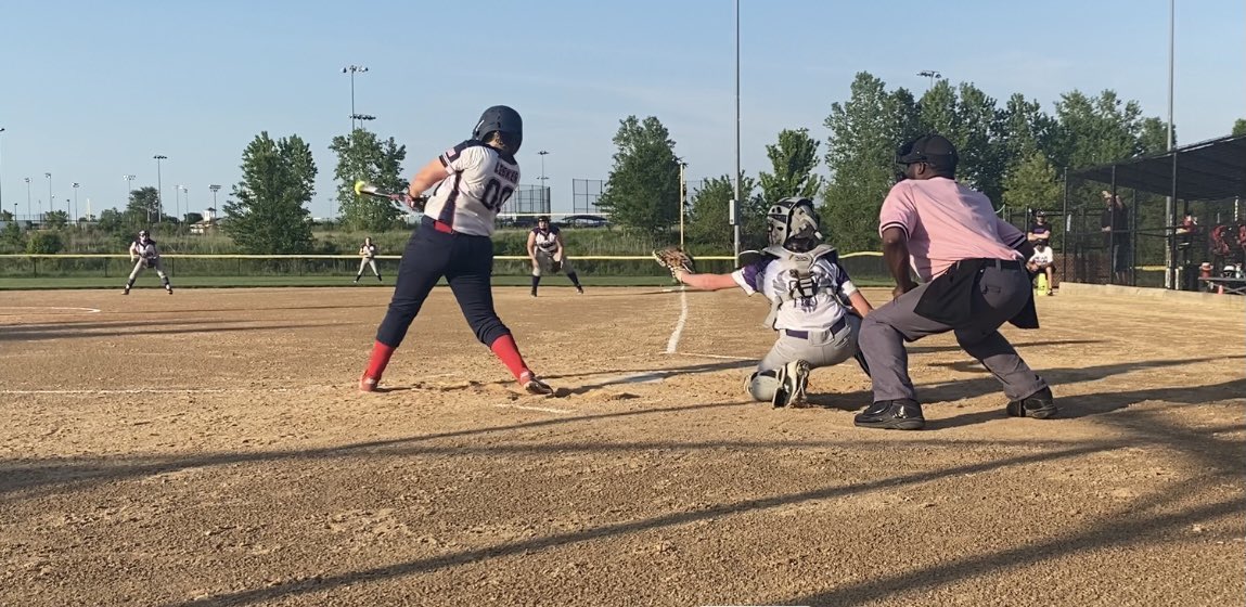 dawnlkr's tweet photo. Can you say line drive up the middle @HawaiianHitfest #HawaiianHitfestFP22 #VelocityAcademyPG14C https://t.co/HY3VcYA9Wq