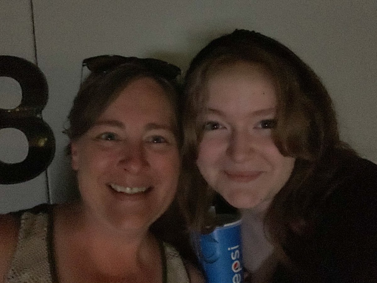 MamaCEJ's tweet photo. #NKOTBMixtapeTour Happy birthday to our middle kiddo and happy graduation day to me!! Celebrating with @NKOTB @rickastley @EnVogueMusic and @TheSaltNPepa!! #MixtapeTour #StLouis https://t.co/soRPJDJjzw