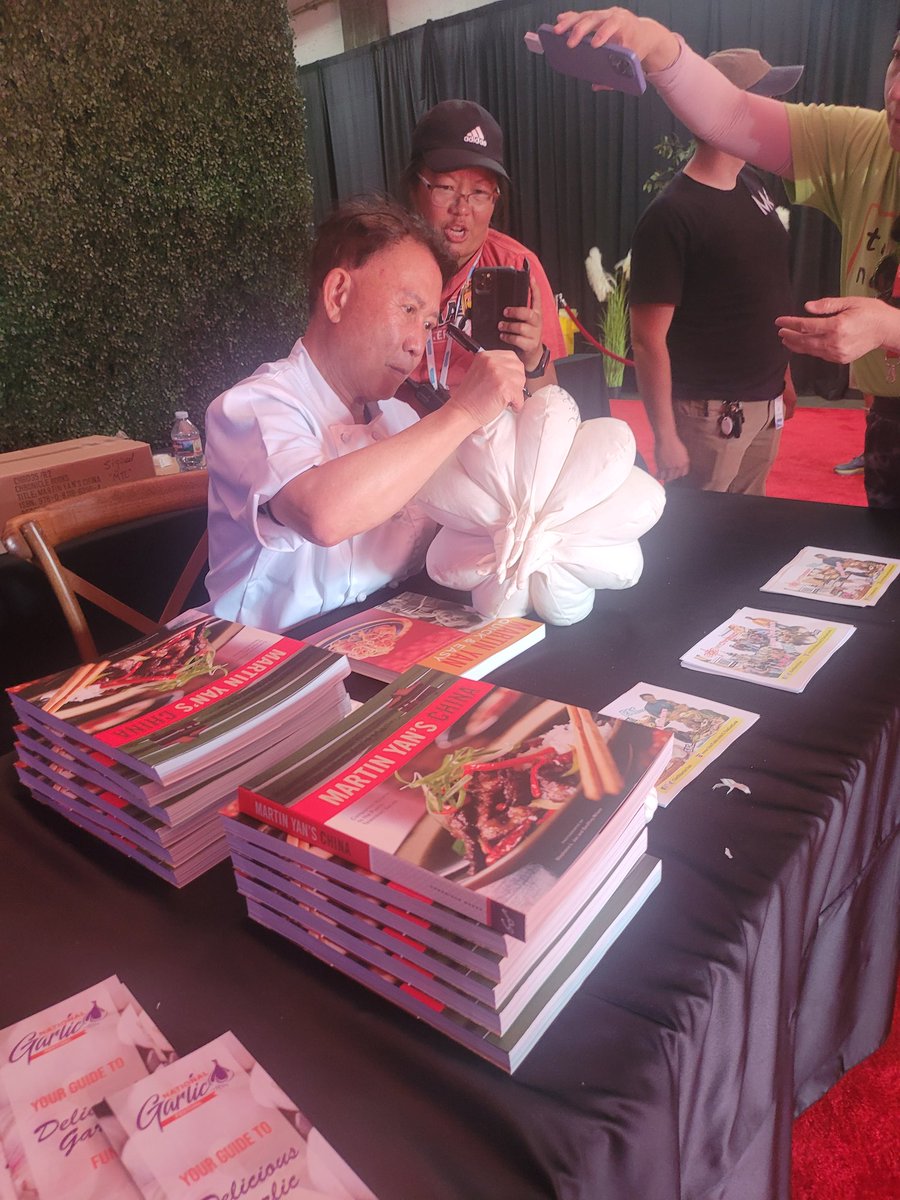 jenncoordinates's tweet photo. Who thinks we should start NFTing chef #martinyan 's collectibles? @ World Garlic Fest @ Fresno County Fair https://t.co/ImpGU9V08S