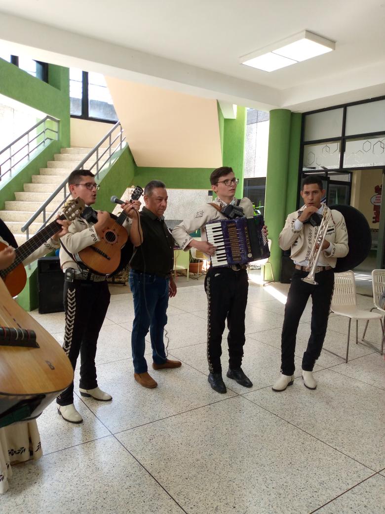barinasipasme1's tweet photo. El equipo directivo de la UMO #Barinas realizó agasajo al personal de la institución con motivo a la celebración del día de las Madres y de l@s Enfermer@s dónde disfrutaron de una merecida Serenata
@IpasmeOficial
@_LaAvanzadora
@Evelinlopezh
@laraydv
#VenezuelaInnova https://t.co/vRVzVjwSiZ