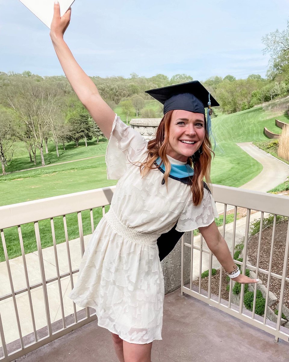 elaina_lea's tweet photo. Had the best day at @MorningsideEdu 😊🎓🎉 #MAT #MsideGrad #MsideProud #specialeducation #masters https://t.co/4Ca6Ug03NZ