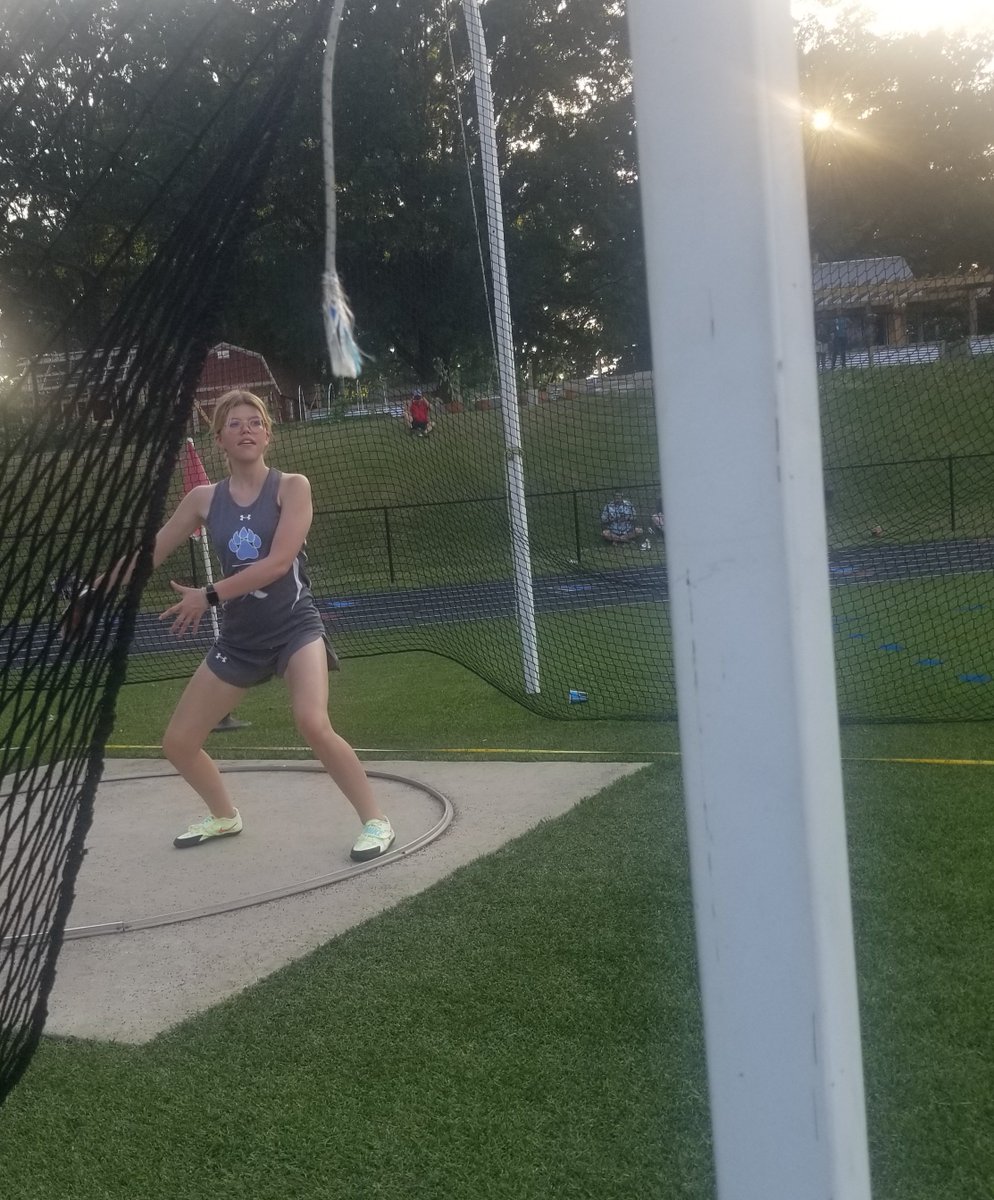 Sadie getting it done in the cage at the 2022 West Region Championships. Congrats!