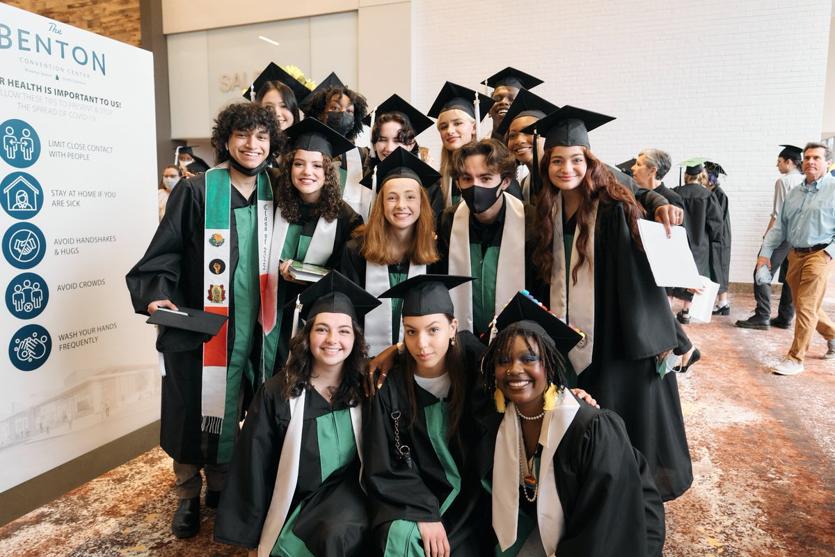 UNCSchoolofArts's tweet photo. Congratulations to the UNCSA High School Class of 2022! 🎉

#UNCSAgrad #poweringcreativity https://t.co/qHYKtBu9Z6