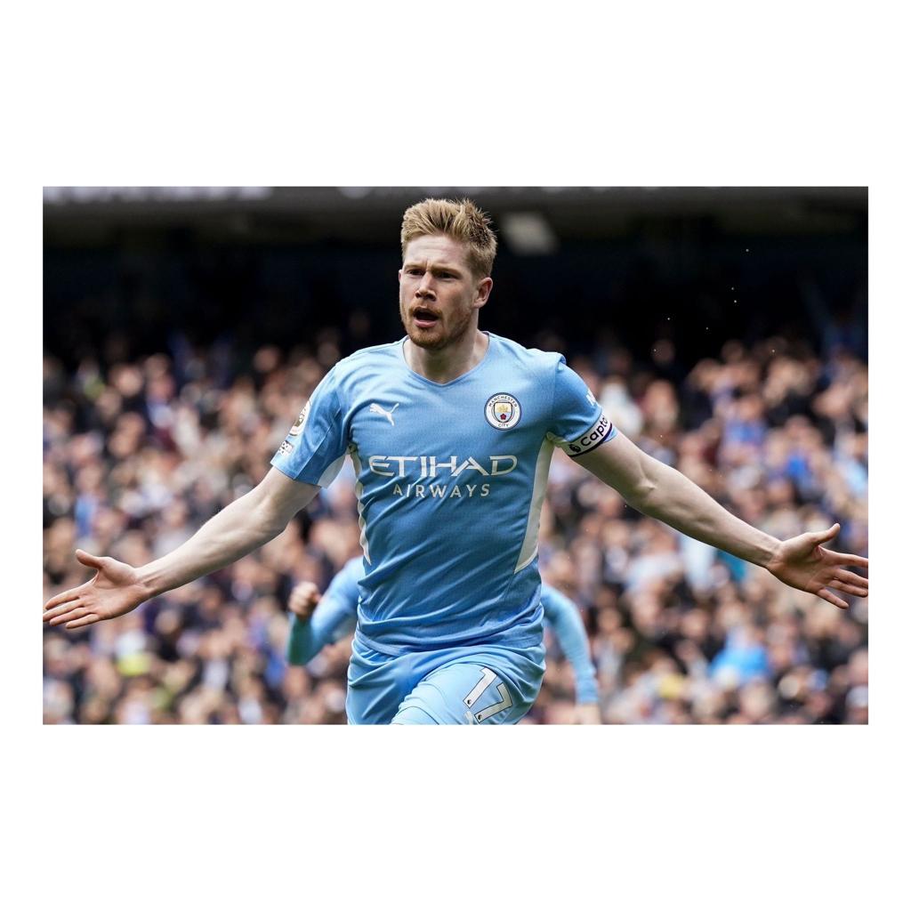 OhMyGoal_AI_art's tweet photo. Shoutout to Kevin De Bruyne (Man City). AI generated art.

#kevindebruyne #mancity #football #footballfans #aigeneratedart #aigenerated #aigeneratedimages https://t.co/MTPF1NzmnX