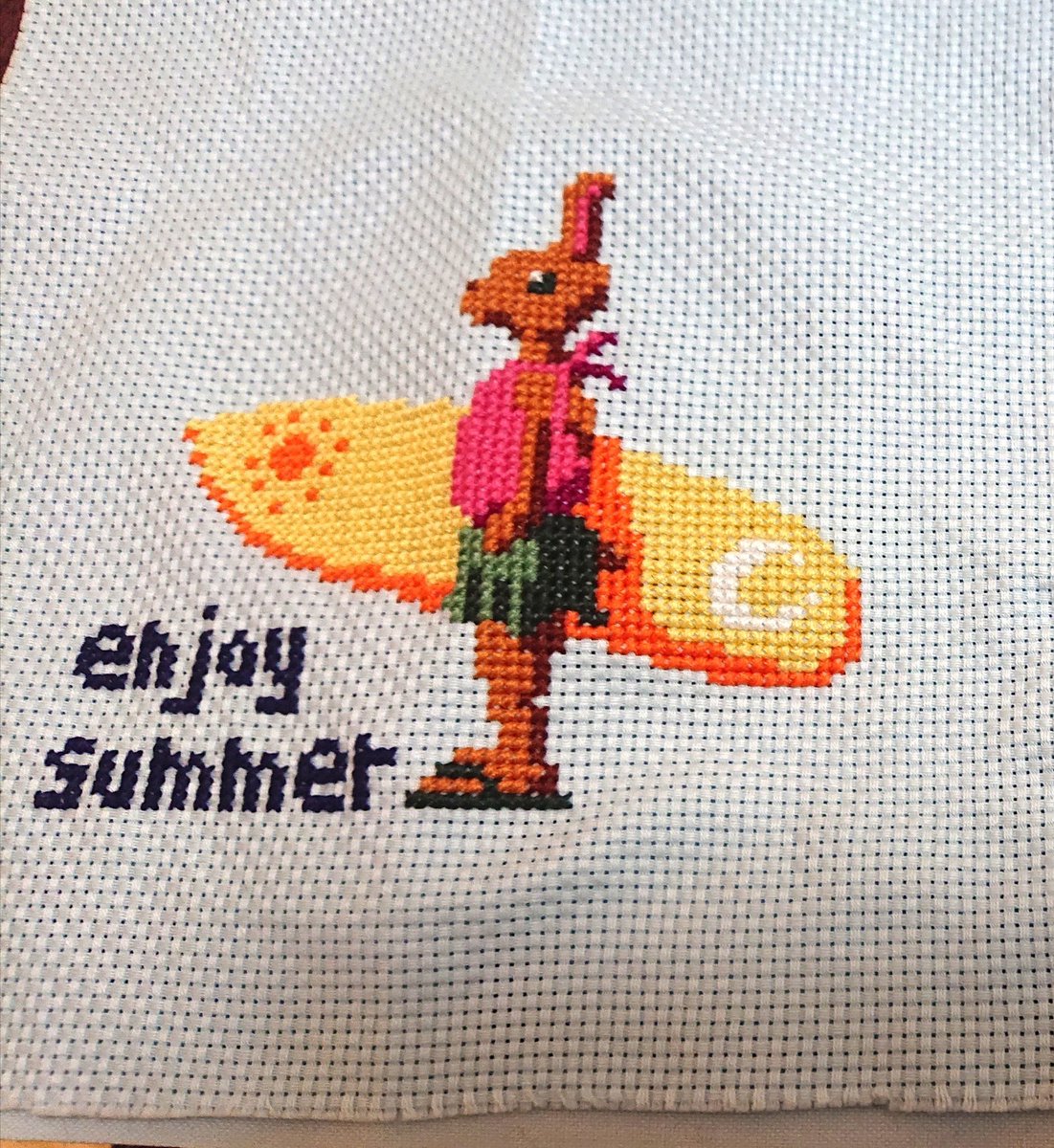 sazanka0505's tweet photo. 8bit Painterというアプリでクロスステッチの図案を作ってみました。
描いた絵をエクスポートすると1枚目みたいに罫線が消えてしまうので、作業画面をスクショし���2枚目みたいな画像を残しています。(ただ、太線は8マスごとなので注意！)
#8bitPainter #PixelArt #ドット絵 #クロスステッチ https://t.co/IAWpIr8rNq
