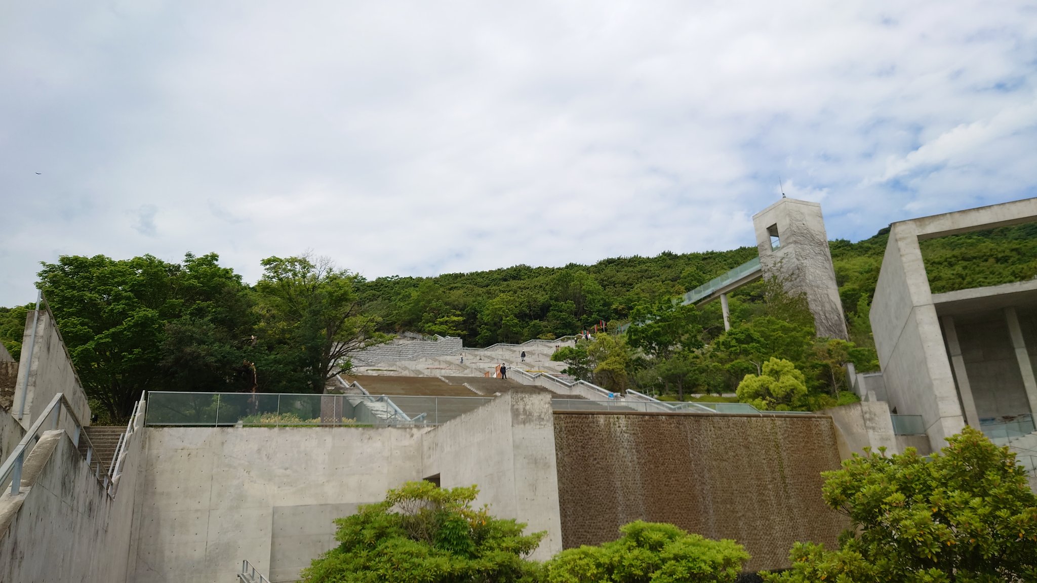 ハッシー ワクチン三回目接種済み 淡路国営明石海峡公園続き 出口向かう途中ニワトリの巨大オブジェ有ったので撮影し出口向かう 淡路夢舞台と国営明石海峡公園報告終わる 淡路国営明石海峡公園 淡路島 T Co Pet6oz5biy Twitter