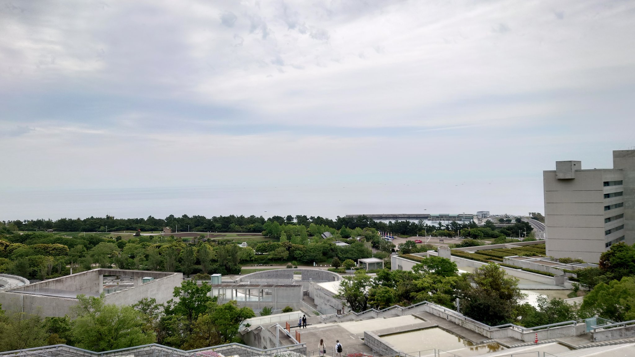 ハッシー ワクチン三回目接種済み 淡路国営明石海峡公園続き 出口向かう途中ニワトリの巨大オブジェ有ったので撮影し出口向かう 淡路夢舞台と国営明石海峡公園報告終わる 淡路国営明石海峡公園 淡路島 T Co Pet6oz5biy Twitter