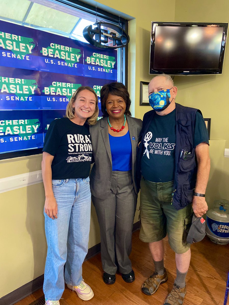 abreezeclayton's tweet photo. a big thank you to the folks at Miracles Barbershop for helping host @CheriBeasleyNC ~in person~ in Person today!!!
#Rural democrats deserve a representative who meets them where they are. Thank you Justice Beasley for coming to Person!!! 🤠✨💥⭐️
#KeepItRural #RuralMatters https://t.co/pEsaShXunw