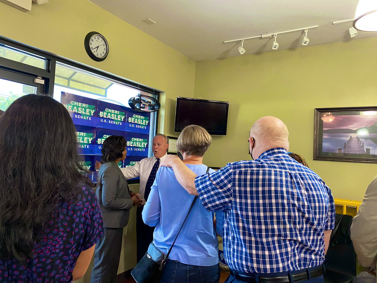 abreezeclayton's tweet photo. a big thank you to the folks at Miracles Barbershop for helping host @CheriBeasleyNC ~in person~ in Person today!!!
#Rural democrats deserve a representative who meets them where they are. Thank you Justice Beasley for coming to Person!!! 🤠✨💥⭐️
#KeepItRural #RuralMatters https://t.co/pEsaShXunw