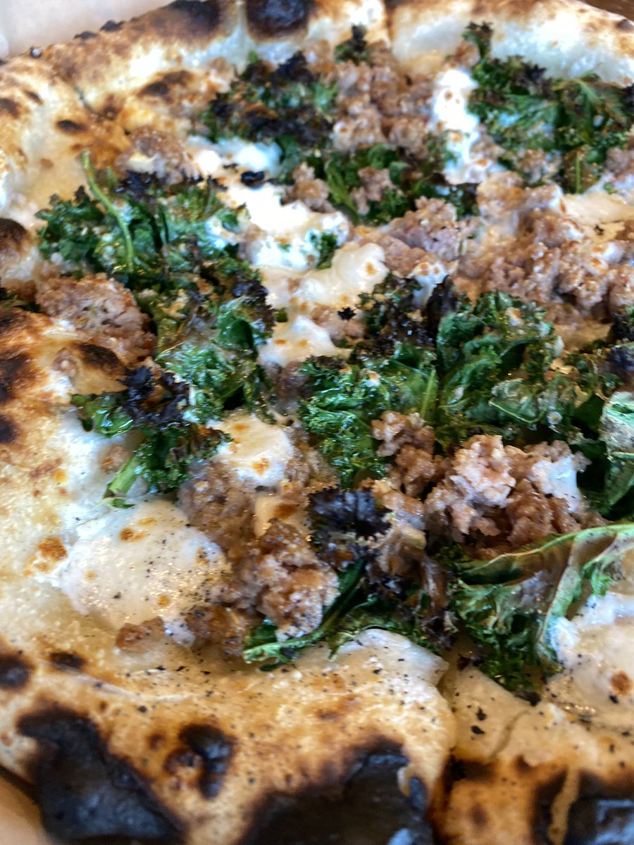 TheTruthJackson's tweet photo. I still don't get how oysters and pizza are a thing. It's a really good combo though. #TruthFoodTour #Denver https://t.co/RHYkYjfP8W