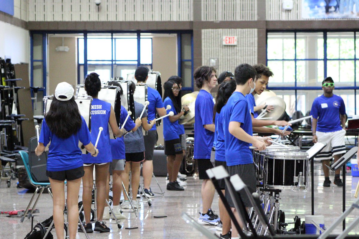 ehsbandguard's tweet photo. It’s a wrap to our May Marching Camp! Such an awesome amount of #REVIVED energy today from our students. We are incredibly excited for the future of EHS Marching Band! We can't wait to see everyone again in July for band Camp!#FirstTimeBESTtime #Excellenceisinthedetails #EsHouse https://t.co/925EAU3q7l