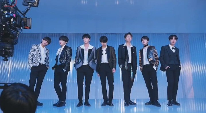 BTSArmyCreates's tweet photo. #VTXBTS behind the scenes!!🙂😍💙🤍💙🙂📸🎥 @bts_bighit @BTS_twt #BTS #VTCosmetics #BTSARMY https://t.co/N0XNT5tJ9s