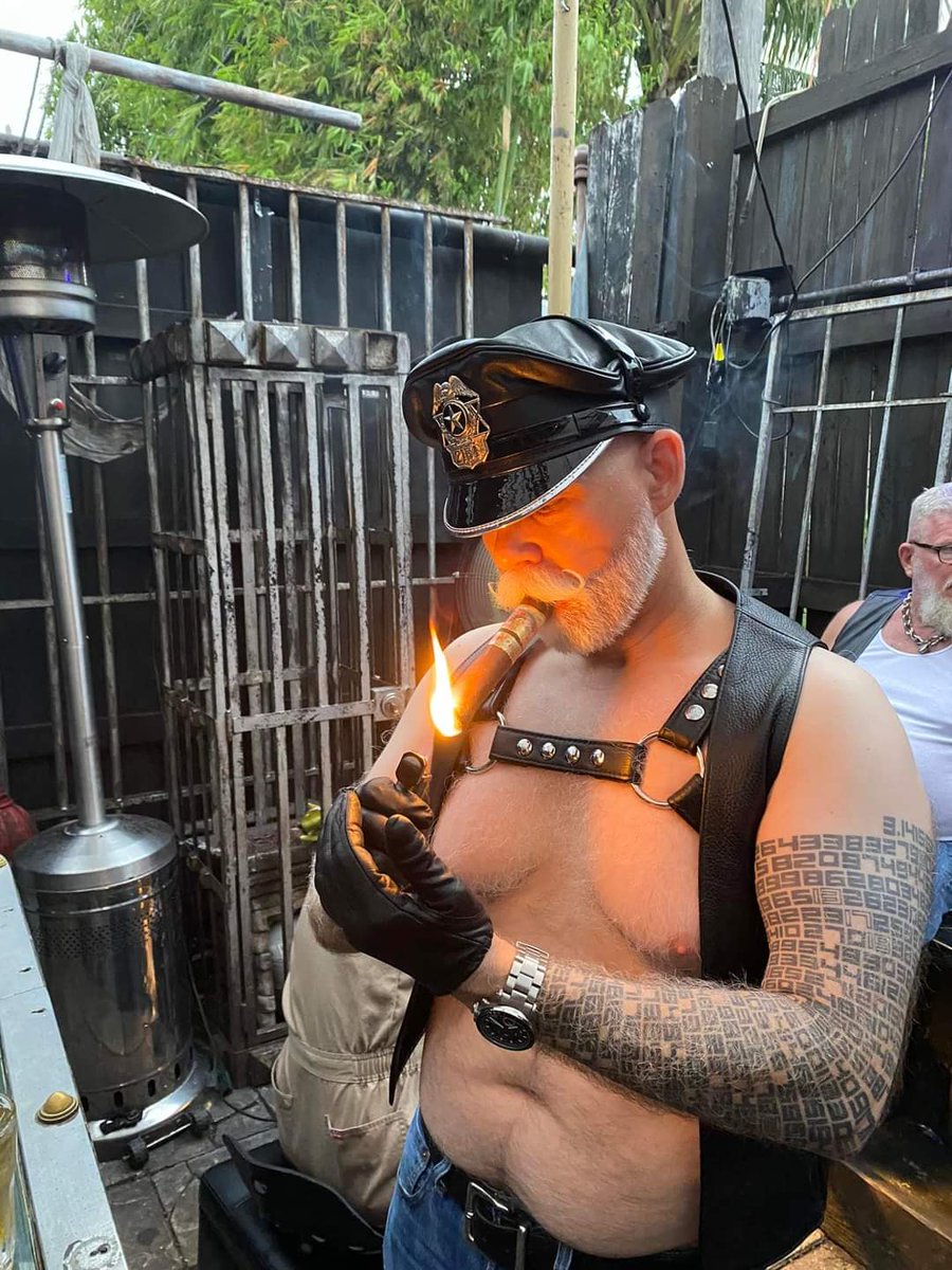 Vegas_Cum_Pig's tweet photo. #CigarDaddy #cigarpig #gaycigarpig #cigarporn #fuckmesir #breedme https://t.co/xwvmiq47SG