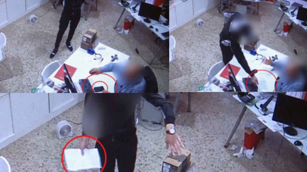 policiaelche's tweet photo. Un #mètode de robatori comú és conegut com el de la #crossa o del foli, en el qual l'autor busca tapar amb un foli o carpeta l'objecte a sostraure. Senzill i ràpid

👉🏼 Si observes accions imprevistes com aquesta, #desconfia i repassa les teues pertinences. Si sospites, crida'ns https://t.co/VjUhkNTo7q