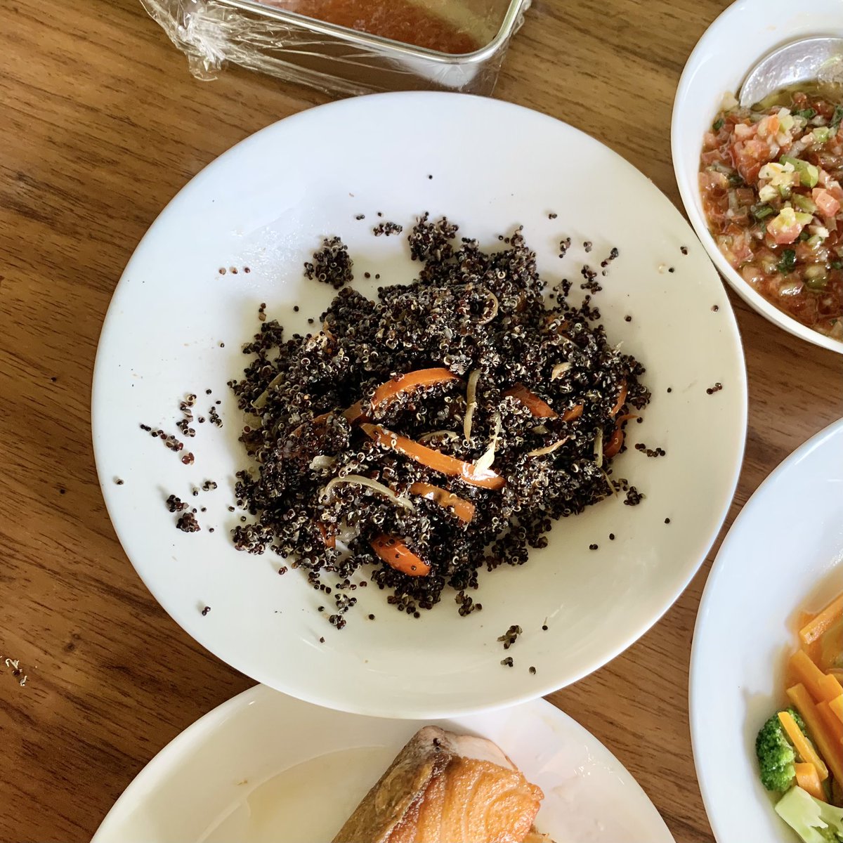 hermawan_devina's tweet photo. Rp 50,000 untuk satu pemenang beruntung: sebutkan nama dan jenis makanan berwarna hitam yang ada di foto ini! QRT jawabanmu. https://t.co/Yc0CN5zz5M